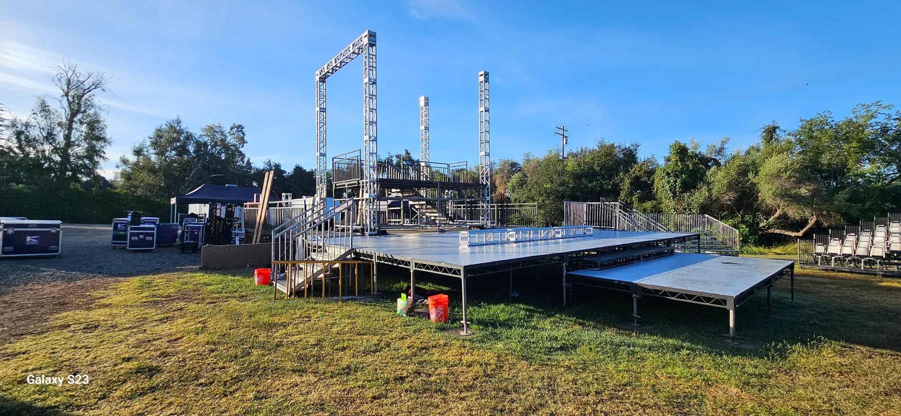 Outdoor event platform installation
